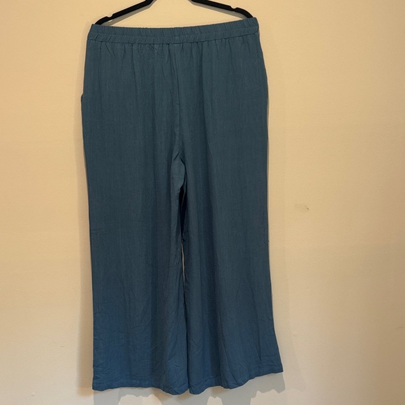 Matching Linen Set - Picture 4 of 5